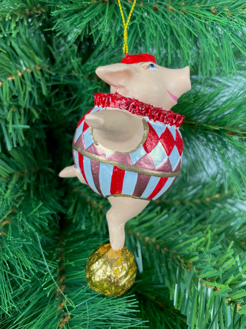 Christbaumschmuck Sportler Schwein auf goldenem Ball Fitnessstudio handbemalt Weihnachten Baumschmuck Deko Hänger Christbaumschmuck 12,5 cm (weiß-rot)