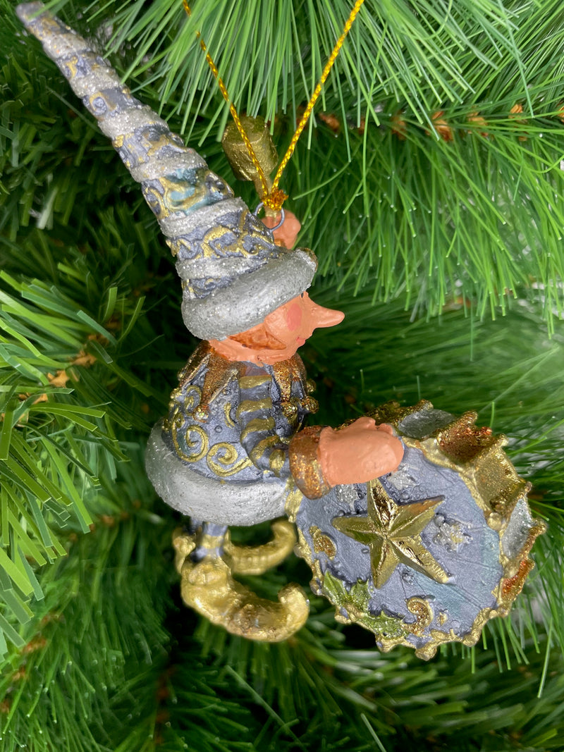 Kleiner Weihnachtsmann Elf  11 cm blau-Gold mit Pauke Gabenträger Weihnachten Deko Hänger Christbaumschmuck