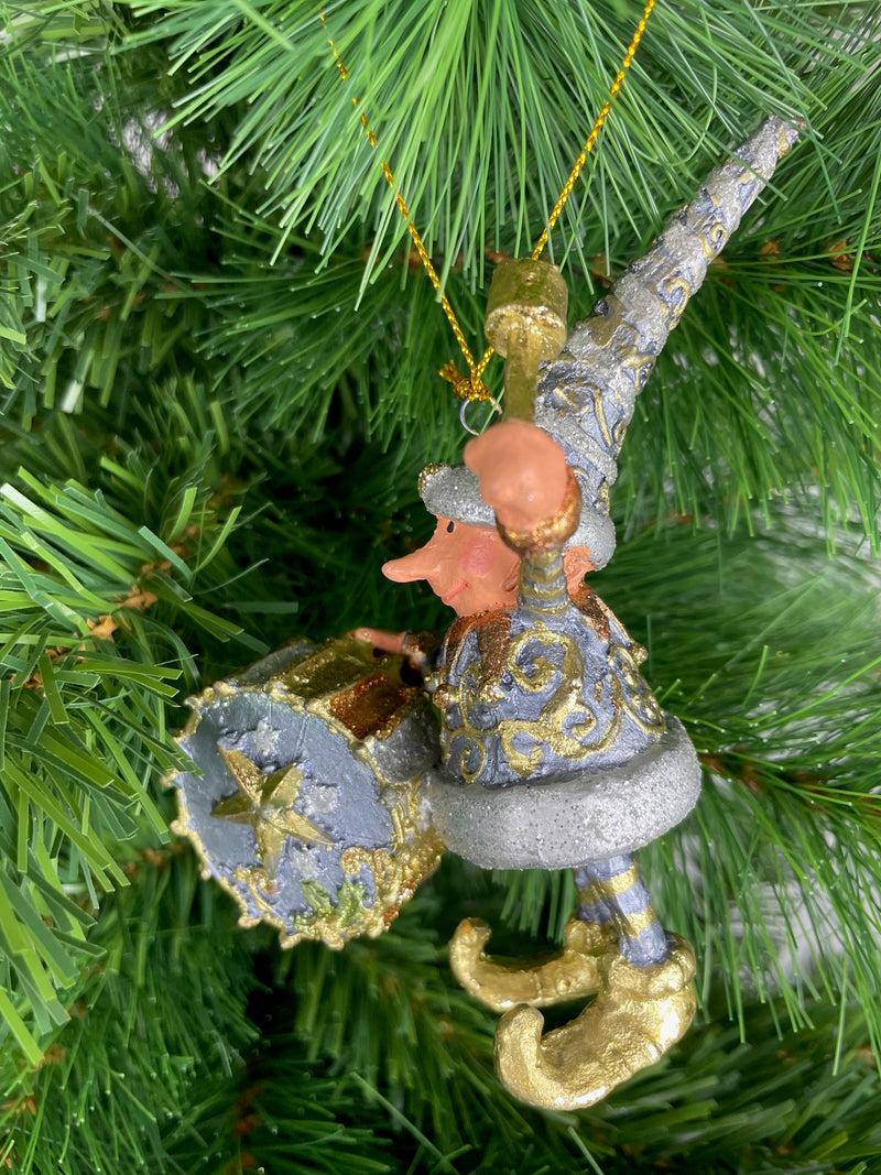 Kleiner Weihnachtsmann Elf  11 cm blau-Gold mit Pauke Gabenträger Weihnachten Deko Hänger Christbaumschmuck