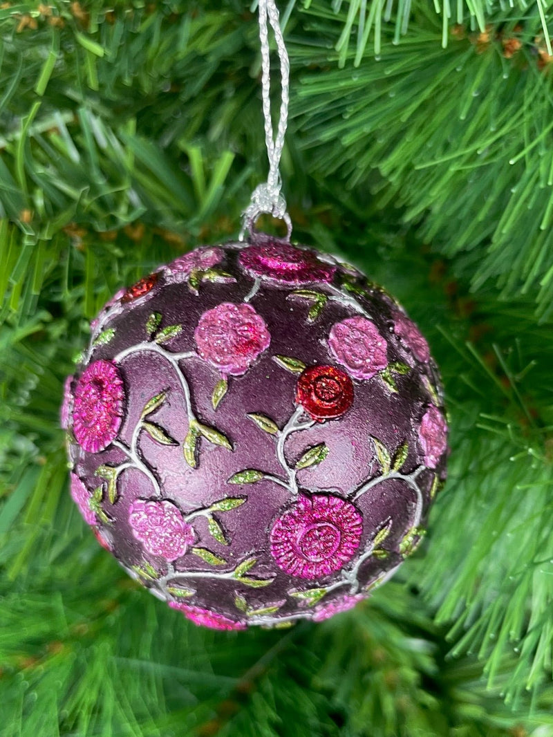 Christbaumschmuck Kugel mit Blüten und Ranken weinrot altrosa grün silber ø 6cm