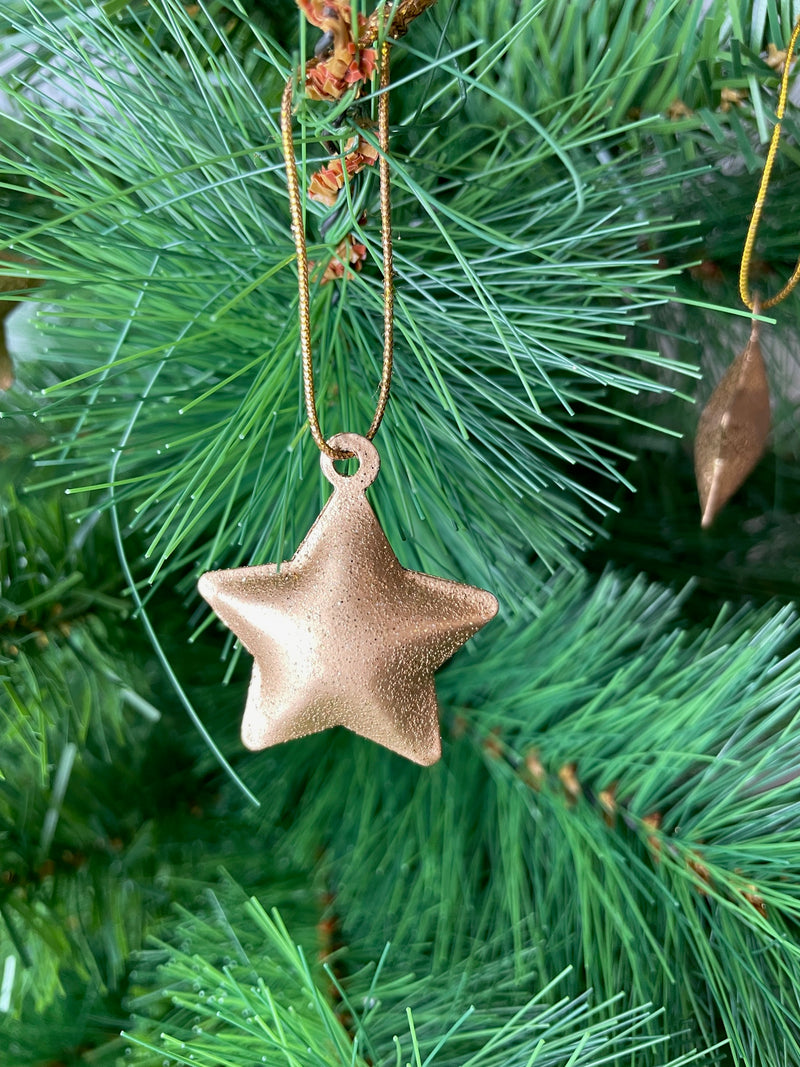 12 Stück Sterne Metallsterne gold Anhänger zum Hängen Weihnachten Weihnachtsbaum Christbaumschmuck 3 x 3,5 cm