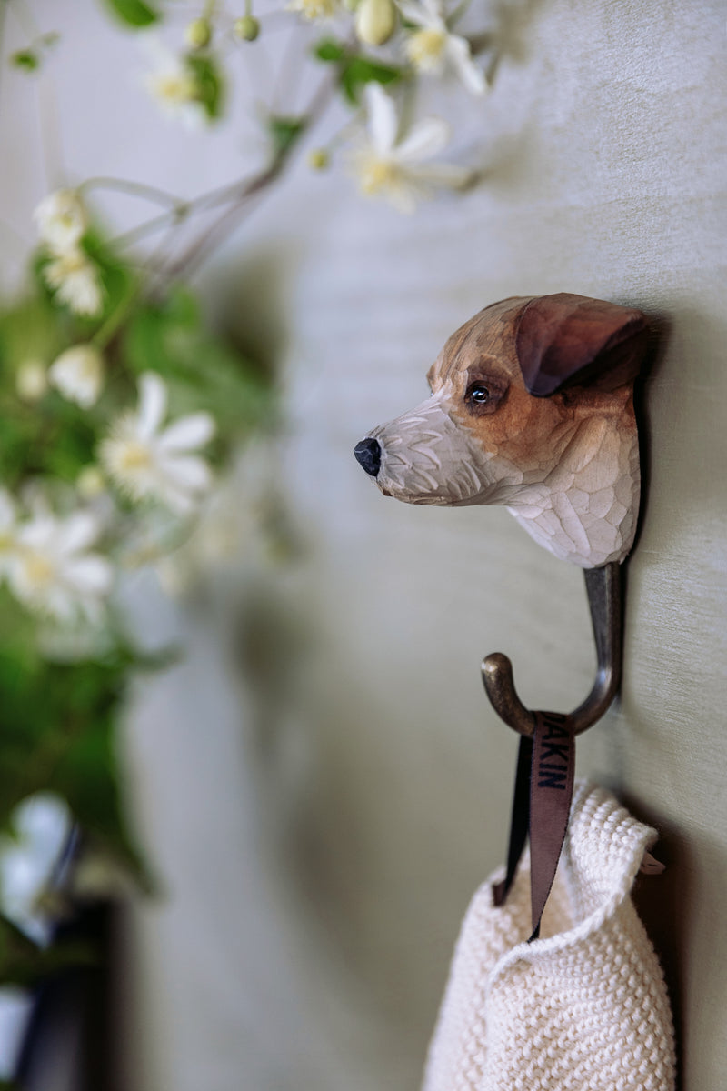 KLEIDERHAKEN JACK RUSSELL Hund Garderobe Wandhaken massiv Landhaus Vintage handgeschnitzt und handbemalt Holz und Metall-Haken 11cm hoch