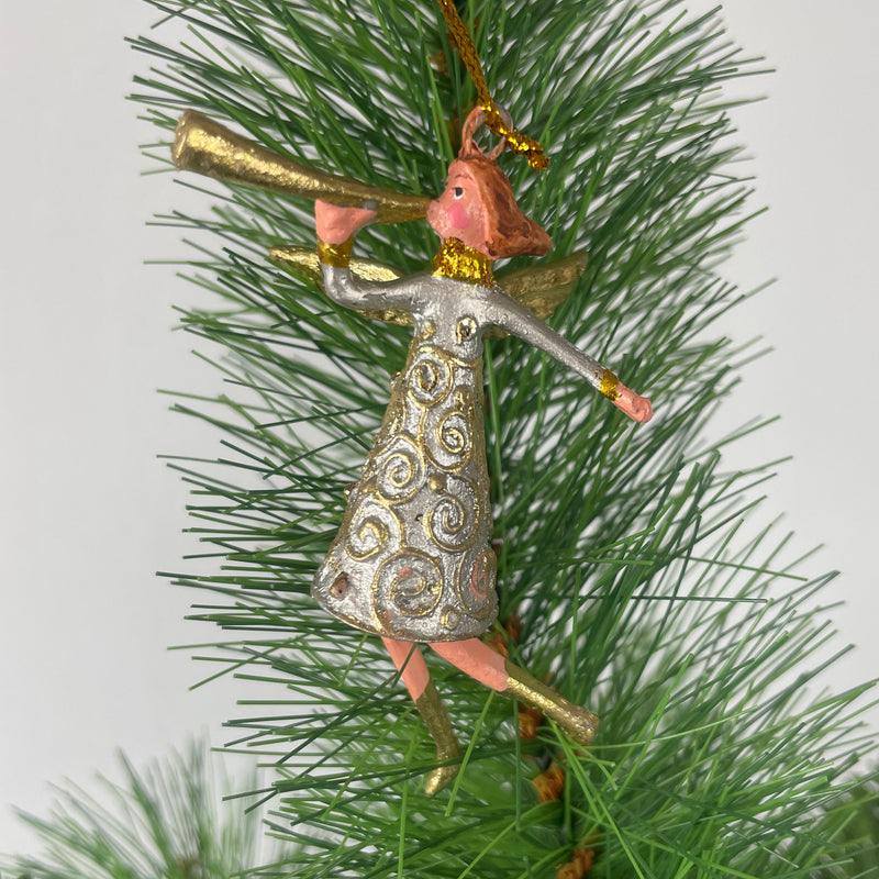 Kleiner Engel mit Fanfare mini Weihnachten Deko Hänger Christbaumschmuck 8 cm silber gold