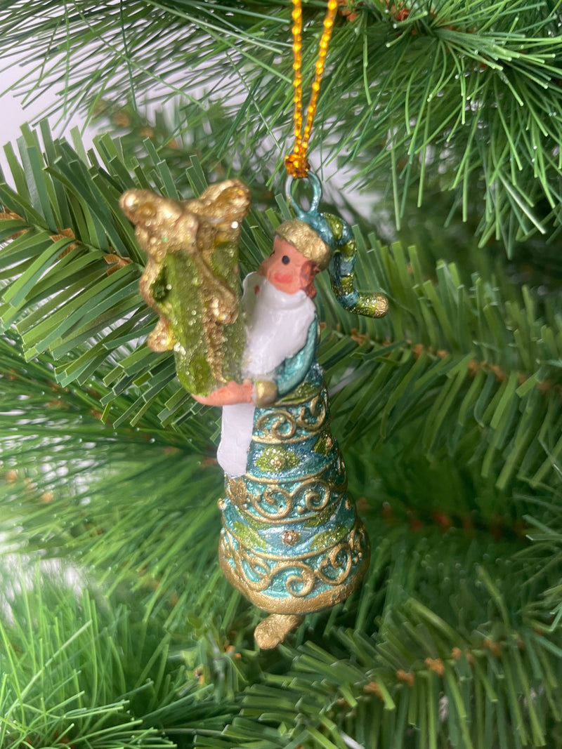 Kleiner Gabenträger Weihnachtsmann mit Geschenk mini Weihnachten Deko Hänger Christbaumschmuck 8 cm türkis